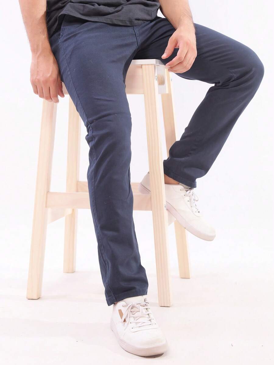 Calça Masculina em Sarja com Elastano Estilo Alfaiataria