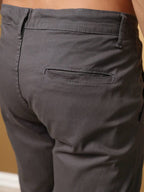Calça Masculina em Sarja com Elastano Estilo Alfaiataria